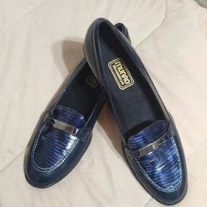 Munro American Navy Blue Loafers with Silver accents Sz 8
